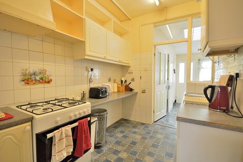3 bedroom end of terrace house for sale, Riverway, London, Greater London. N13
