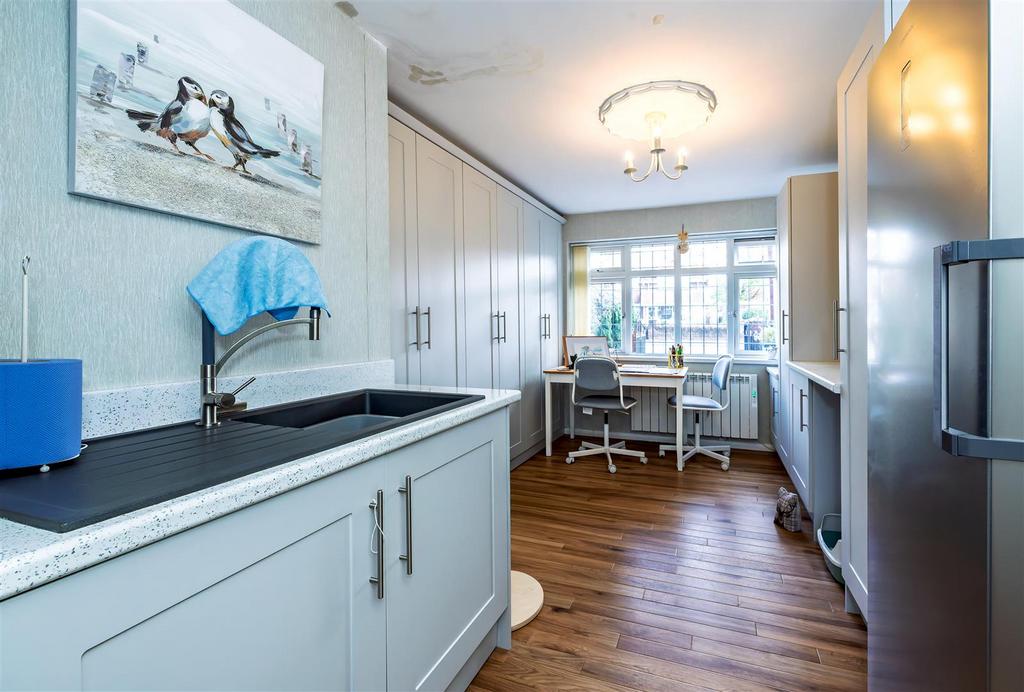 Kitchen utility room 1 SAPL1787-20250911-Dx O Deep PR