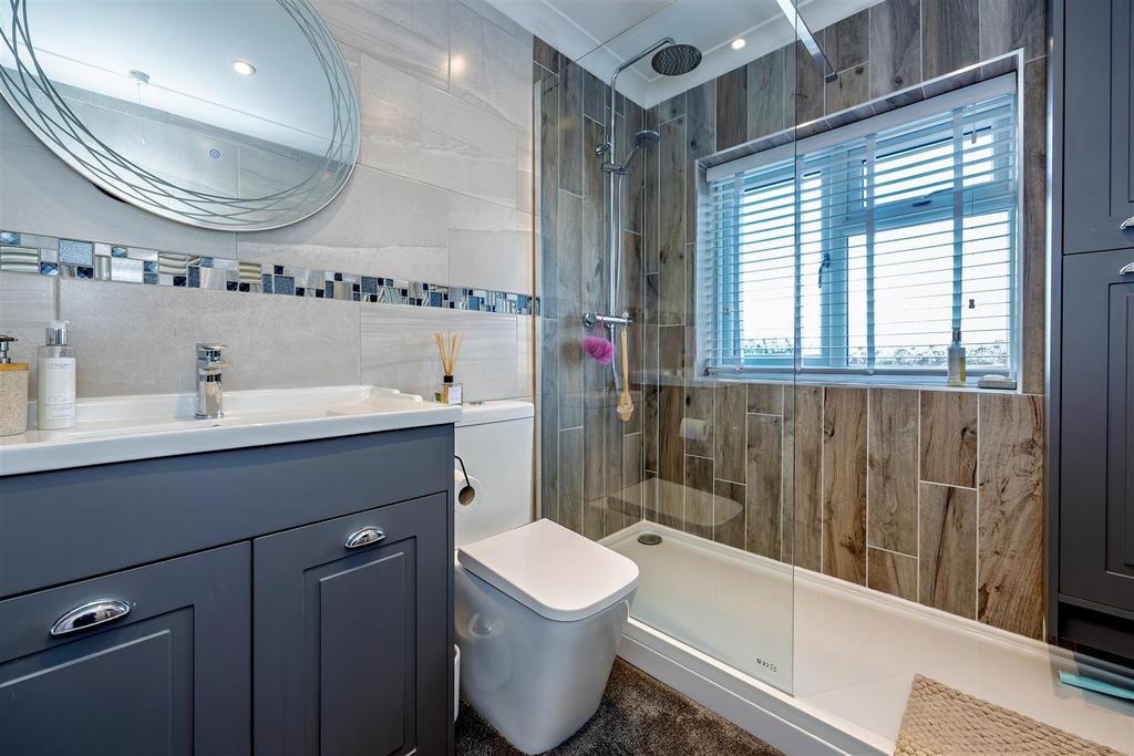 Bathroom shower room 1 SAPL1919-20250911-Dx O Deep P