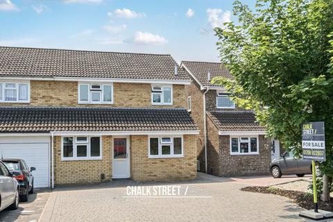 4 bedroom semi-detached house for sale, Hitherwood Close, Hornchurch, RM12