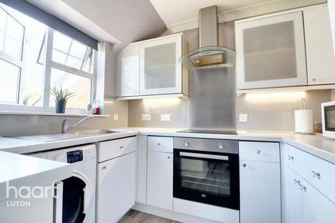 undefined, Earls Meade, Luton