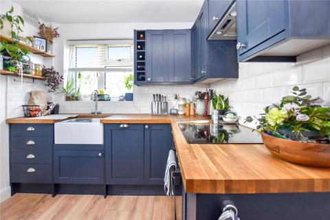 15 Russell Close, Bexleyheath, DA7 4HX