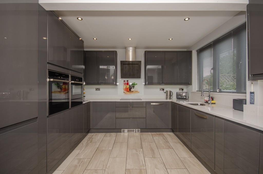 Kitchen pic 2.jpg