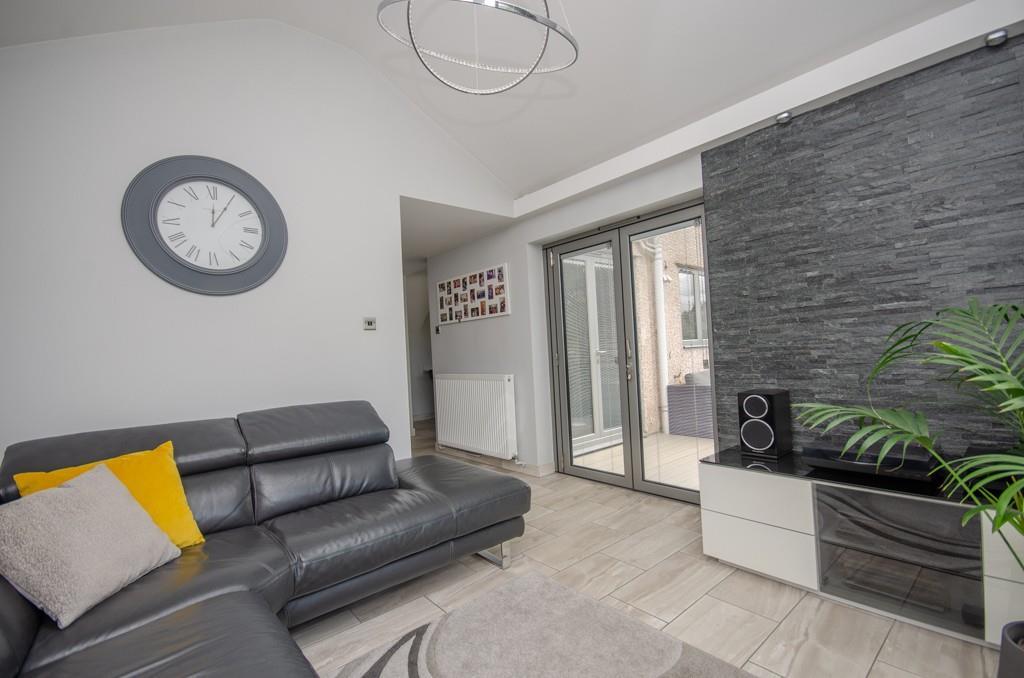 Family room pic 3.jpg