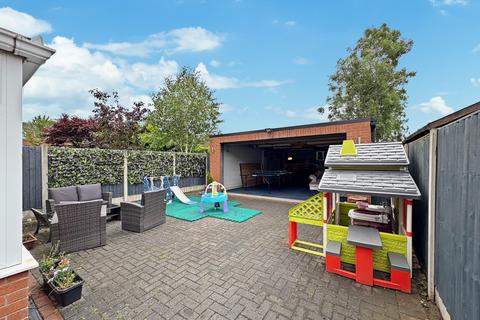 3 bedroom semi-detached house for sale, Pewfist Green, Westhoughton, BL5