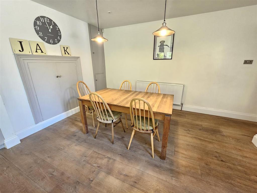 Breakfast Area.jpg