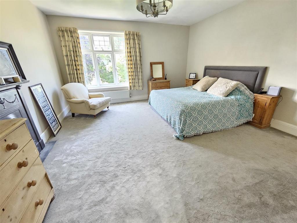 Master Bedroom (2).jpg