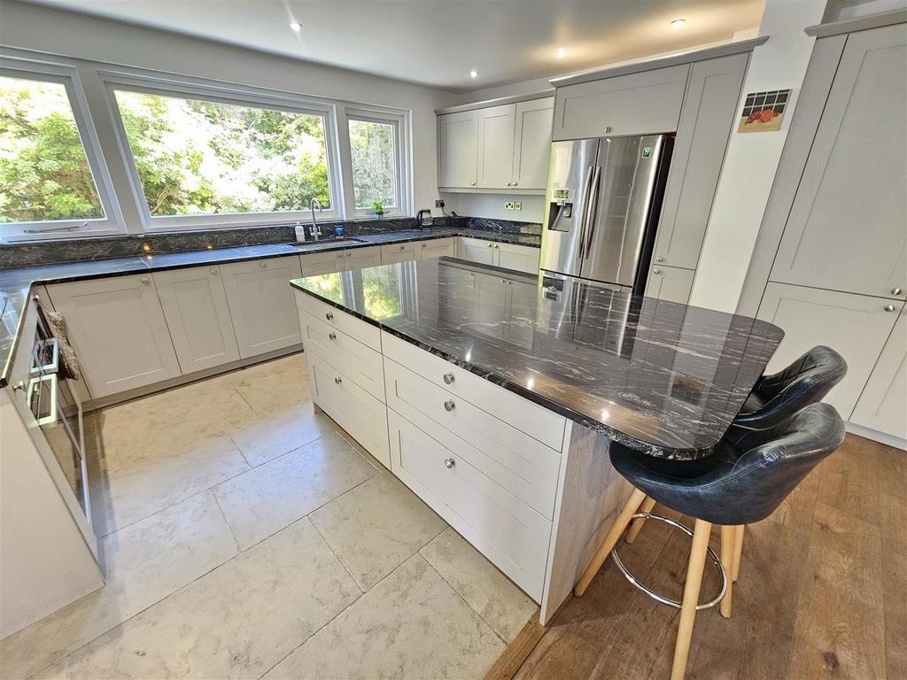 Kitchen Area.jpg