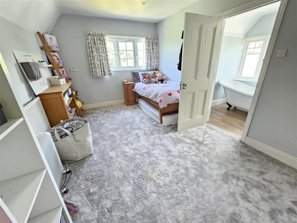 Bedroom 4.jpg