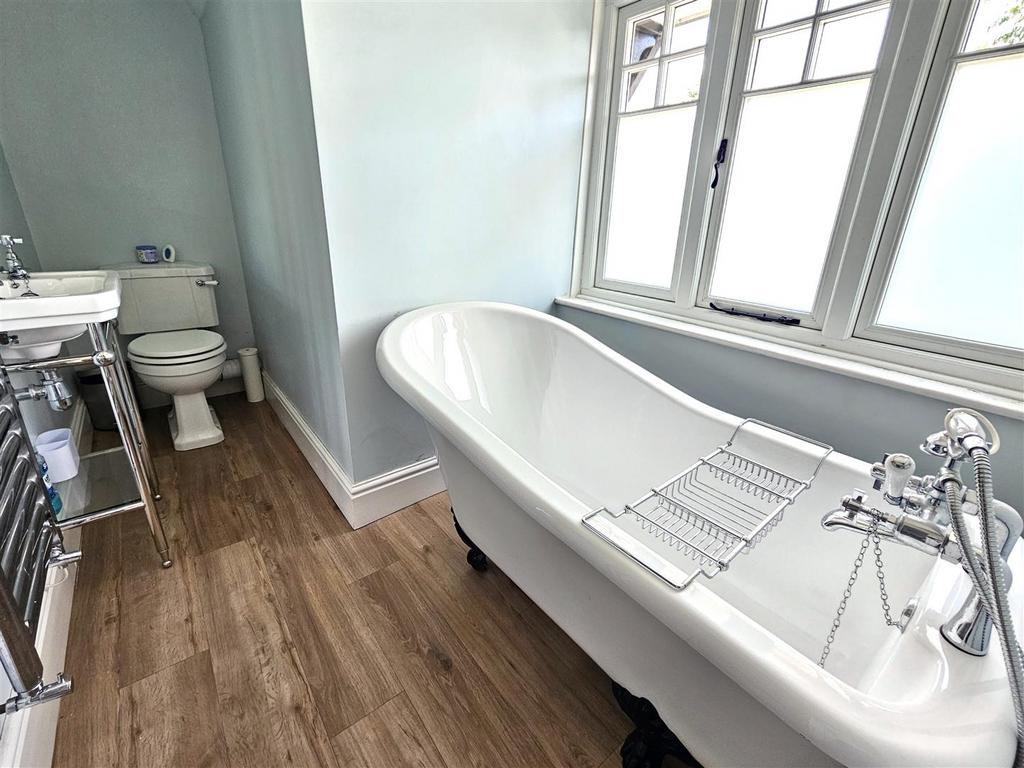 En Suite to Bed 4.jpg
