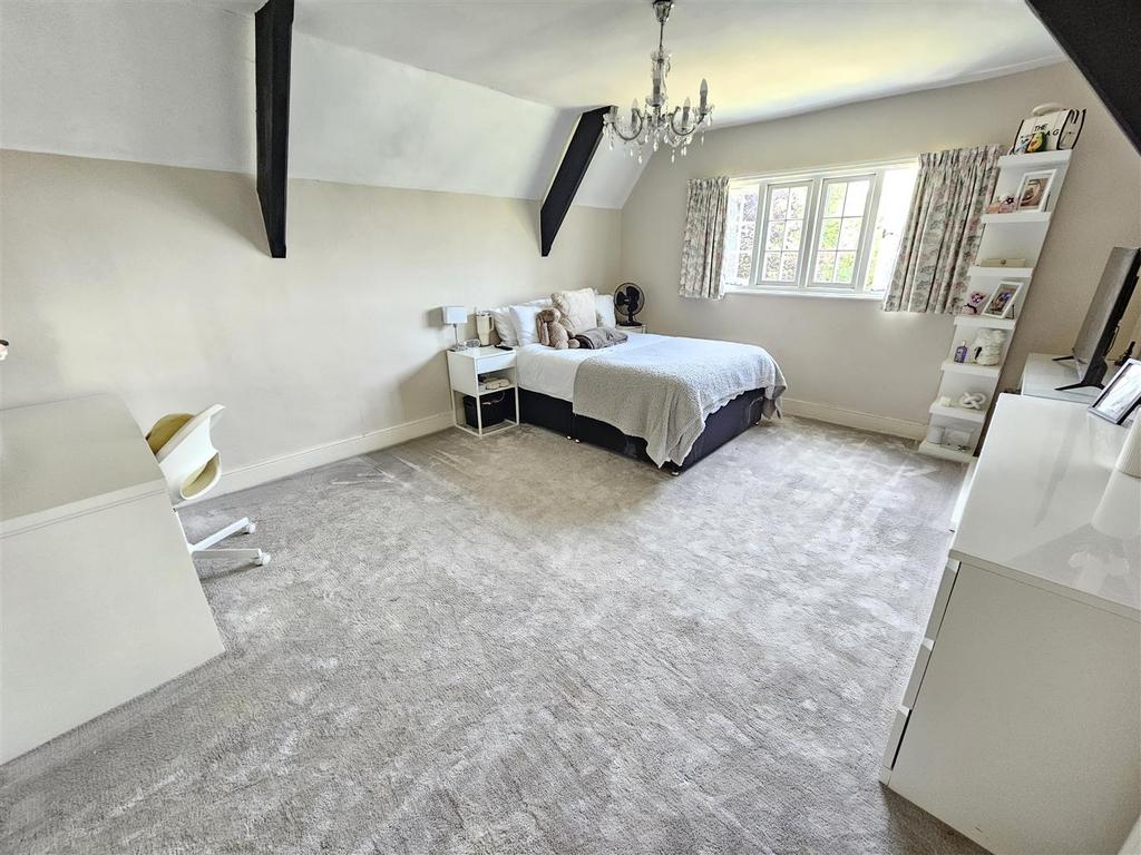 Bedroom 5.jpg
