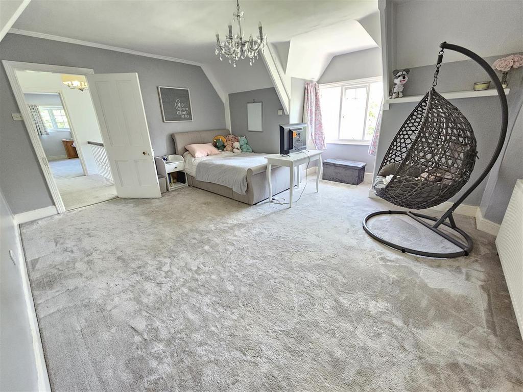 Bedroom 6.jpg
