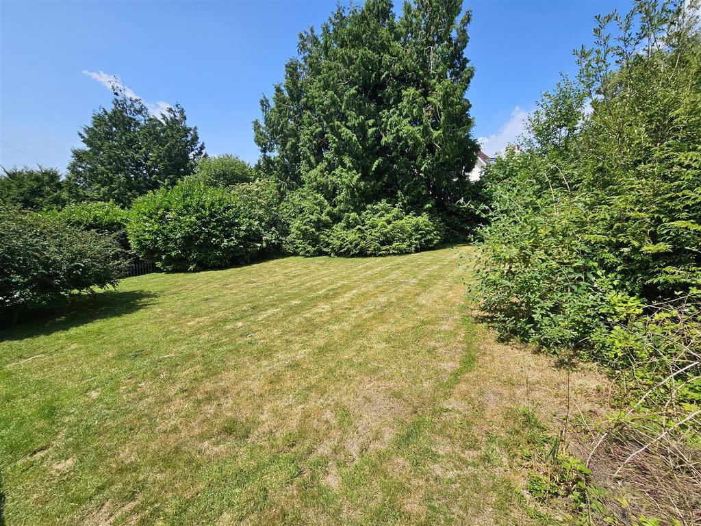 Gardens to Side.jpg