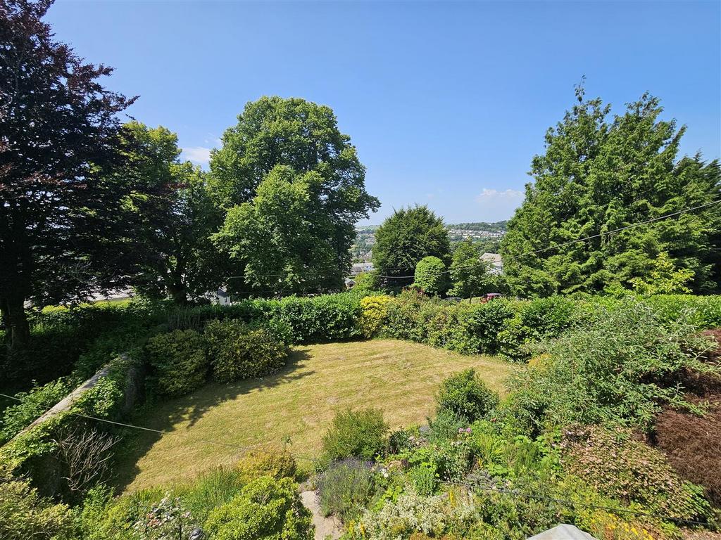 Front Garden.jpg