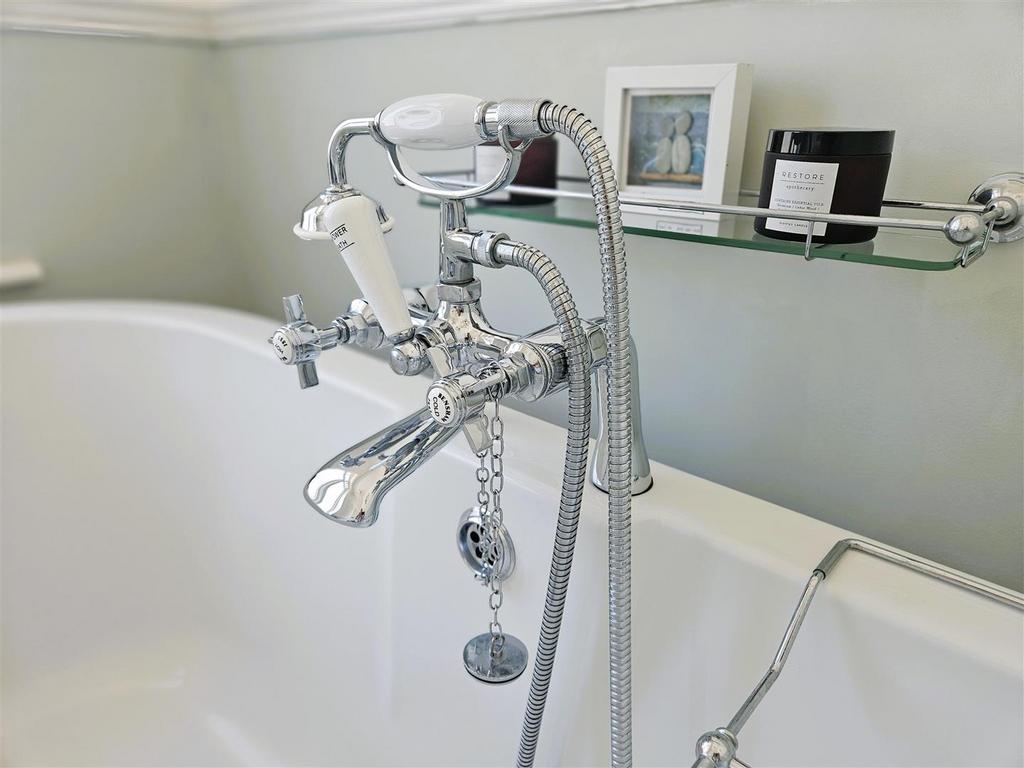 Bathroom..jpg