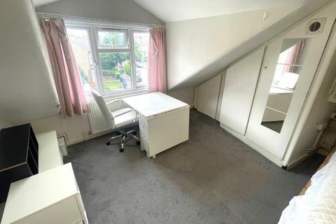 Studio to rent, Mountfield Road, Finchley, N3