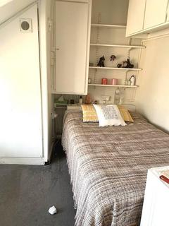 Studio to rent, Mountfield Road, Finchley, N3