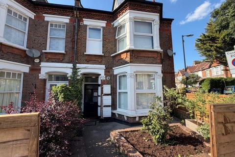 Studio to rent, Mountfield Road, Finchley, N3