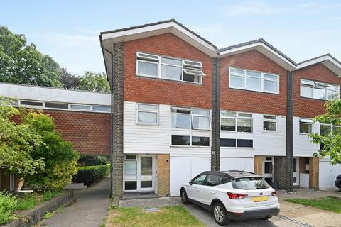 66 The Knoll, London, W13 8HY