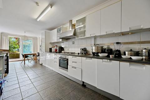66 The Knoll, London, W13 8HY