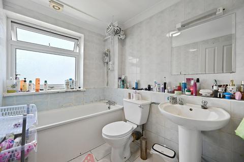 66 The Knoll, London, W13 8HY