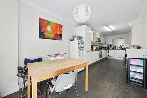 66 The Knoll, London, W13 8HY