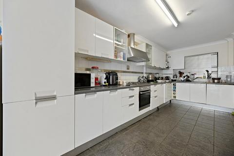 66 The Knoll, London, W13 8HY