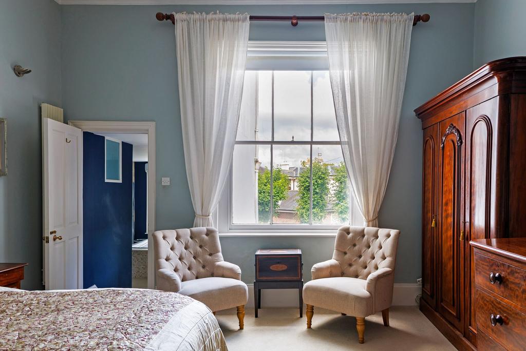 Principal bedroom