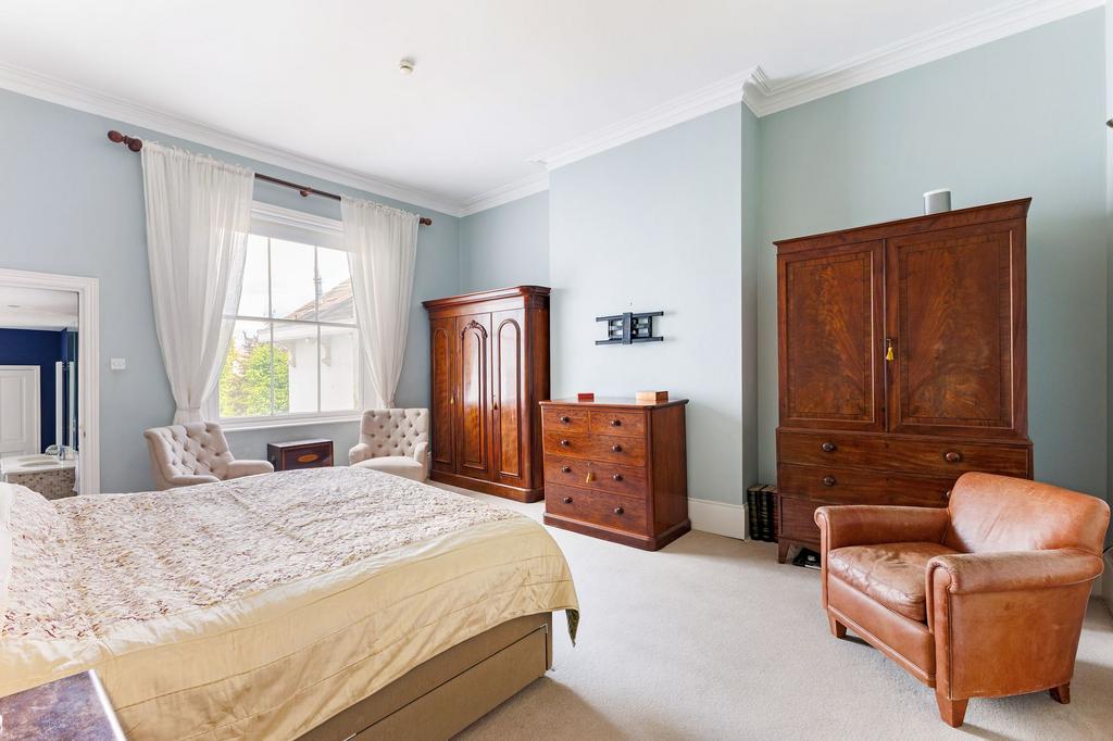 Principal bedroom