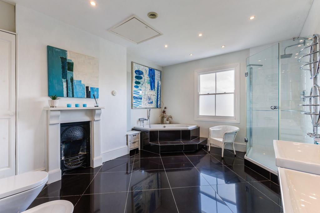 Ensuite bathroom