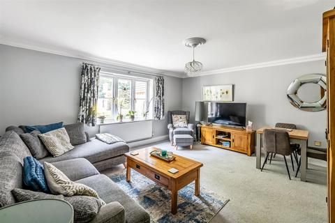 2 bedroom apartment for sale, GUILDFORD ROAD, GREAT BOOKHAM, KT23