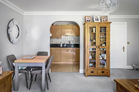 2 bedroom apartment for sale, GUILDFORD ROAD, GREAT BOOKHAM, KT23