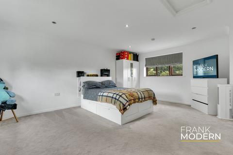 5 bedroom detached house for sale, Mawford Close, Moulton Seas End, PE12