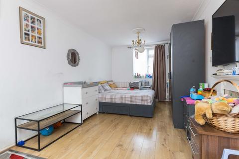 152 Reddington Drive, Slough, SL3 7QD