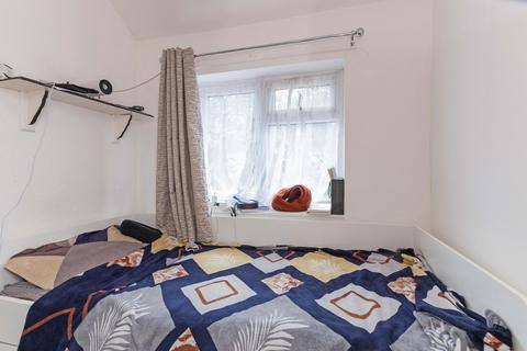 152 Reddington Drive, Slough, SL3 7QD