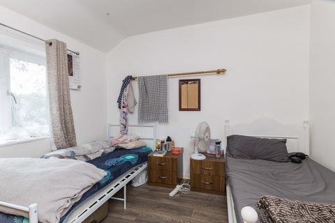 152 Reddington Drive, Slough, SL3 7QD