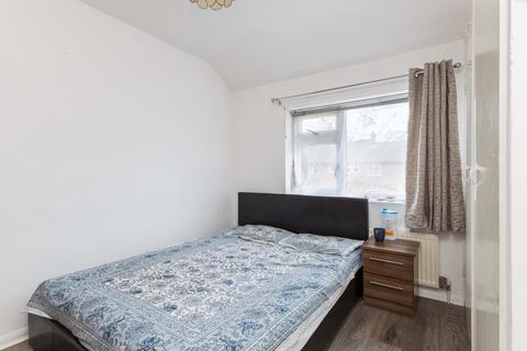 152 Reddington Drive, Slough, SL3 7QD