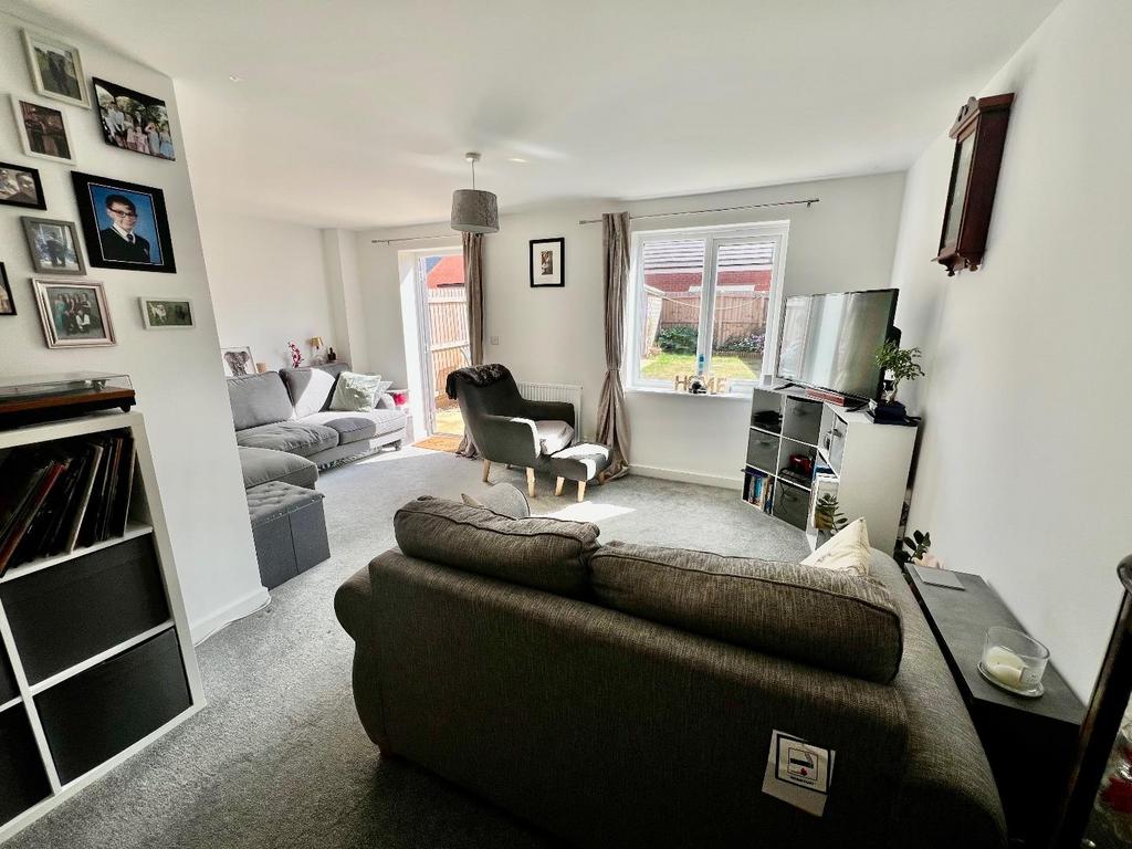 Lounge/Dining Room