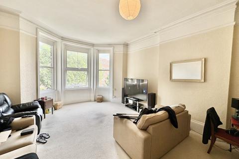 2 bedroom flat for sale, Earls Avenue, Folkestone, Kent, CT20