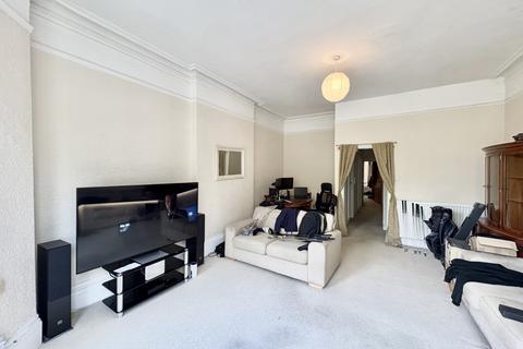 2 bedroom flat for sale, Earls Avenue, Folkestone, Kent, CT20