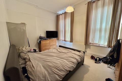 2 bedroom flat for sale, Earls Avenue, Folkestone, Kent, CT20