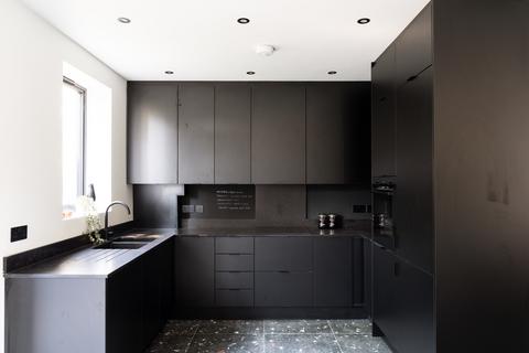 3 bedroom terraced house for sale, Tamarind Mews, London N18