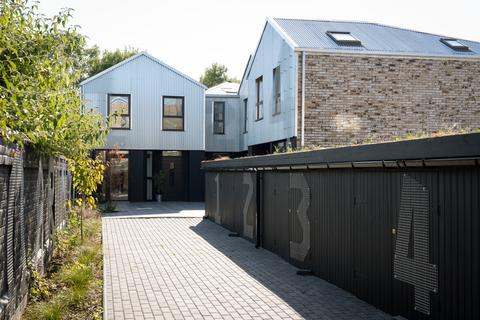3 bedroom terraced house for sale, Tamarind Mews, London N18