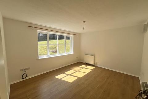 2 bedroom flat to rent, Cameron Road,  HP5 3BP,  HP5