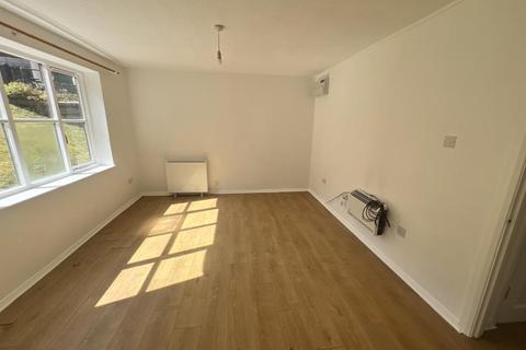 2 bedroom flat to rent, Cameron Road,  HP5 3BP,  HP5