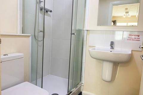 1 bedroom house of multiple occupation to rent, Geddington Road, Corby, NN18