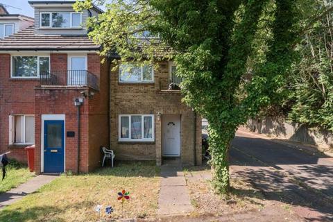 1 bedroom apartment for sale, Mead Avenue, Slough, Berkshire, SL3 8JD