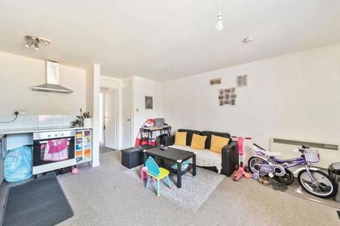 1 bedroom apartment for sale, Mead Avenue, Slough, Berkshire, SL3 8JD