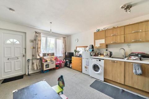 1 bedroom apartment for sale, Mead Avenue, Slough, Berkshire, SL3 8JD