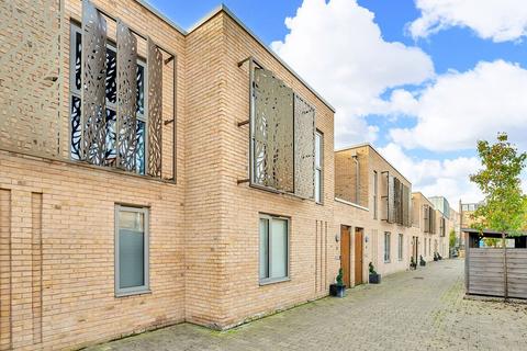 7 Graveney Mews, Mitcham, CR4 2FD